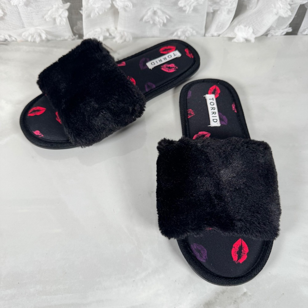 Torrid Black Lip Print Slide Slippers Faux Fur Kiss Love Valentine Novelty 10WW